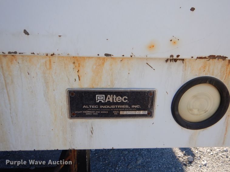 image for item GB9617 2005 International 4300 bucket truck