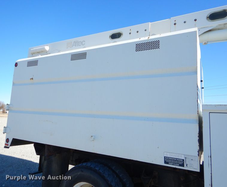 image for item GB9617 2005 International 4300 bucket truck