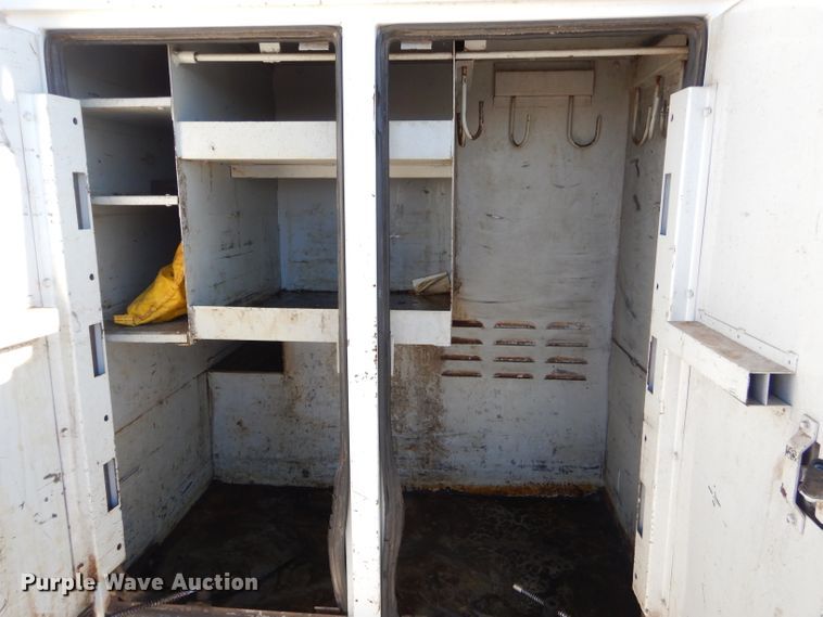 image for item GB9617 2005 International 4300 bucket truck