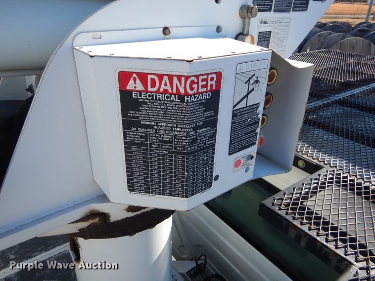 image for item GB9617 2005 International 4300 bucket truck