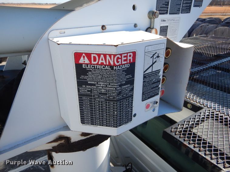 image for item GB9617 2005 International 4300 bucket truck