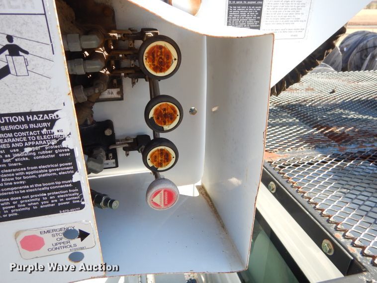 image for item GB9617 2005 International 4300 bucket truck