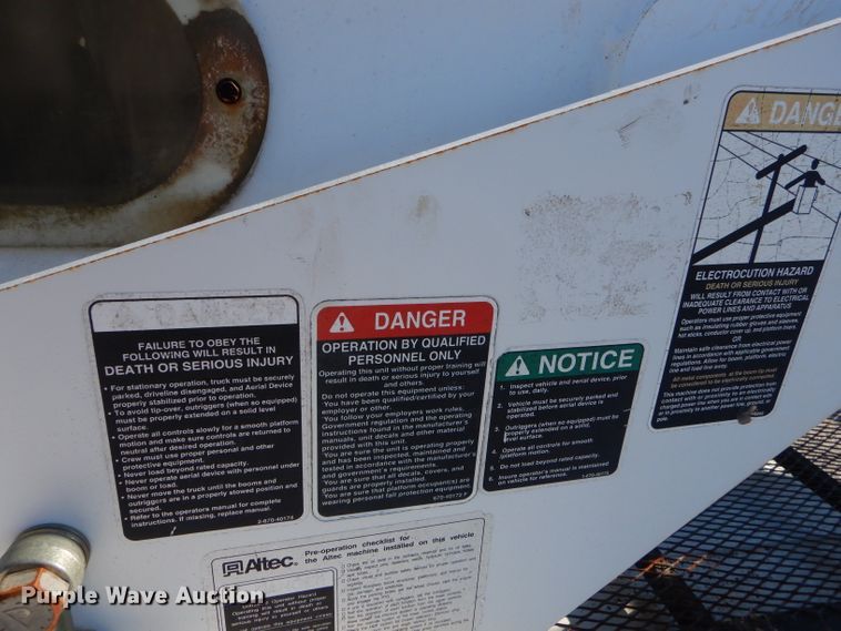 image for item GB9617 2005 International 4300 bucket truck