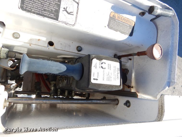 image for item GB9617 2005 International 4300 bucket truck