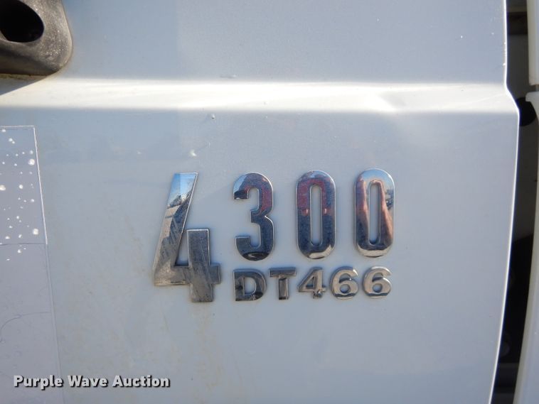 image for item GB9617 2005 International 4300 bucket truck