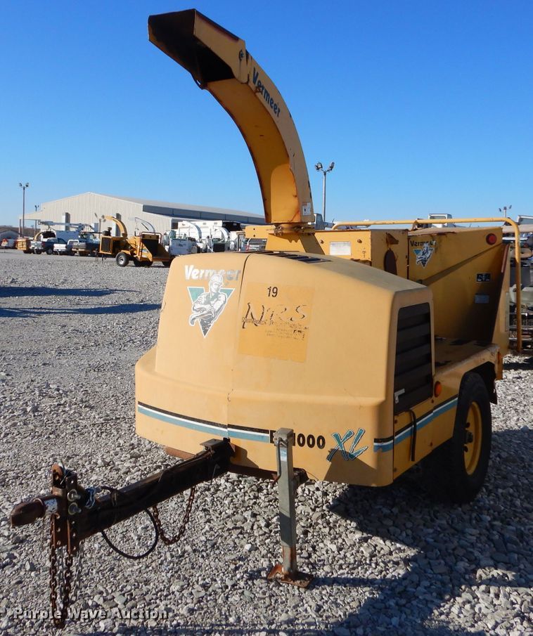 image for item GB9618 2004 Vermeer BC1000XL wood chipper