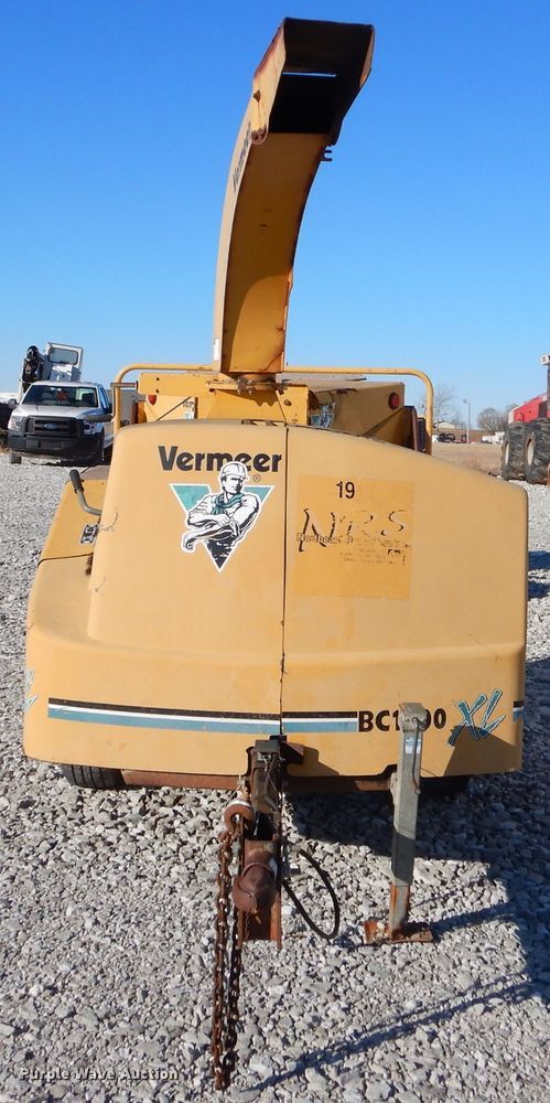 image for item GB9618 2004 Vermeer BC1000XL wood chipper