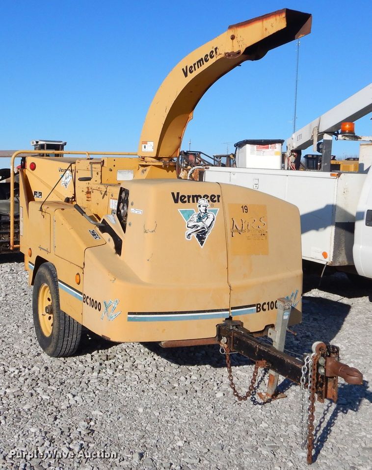 image for item GB9618 2004 Vermeer BC1000XL wood chipper