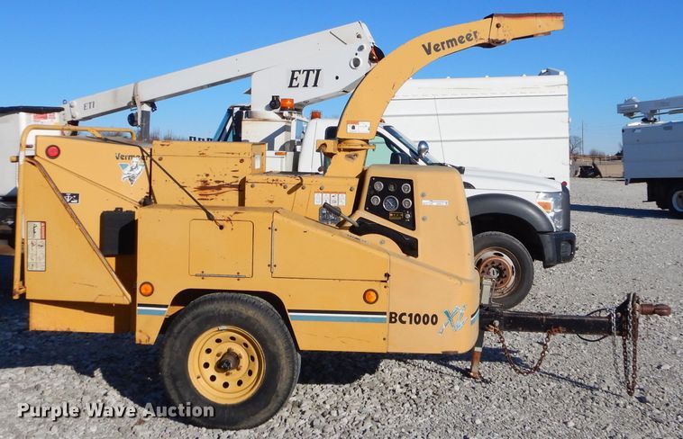 image for item GB9618 2004 Vermeer BC1000XL wood chipper