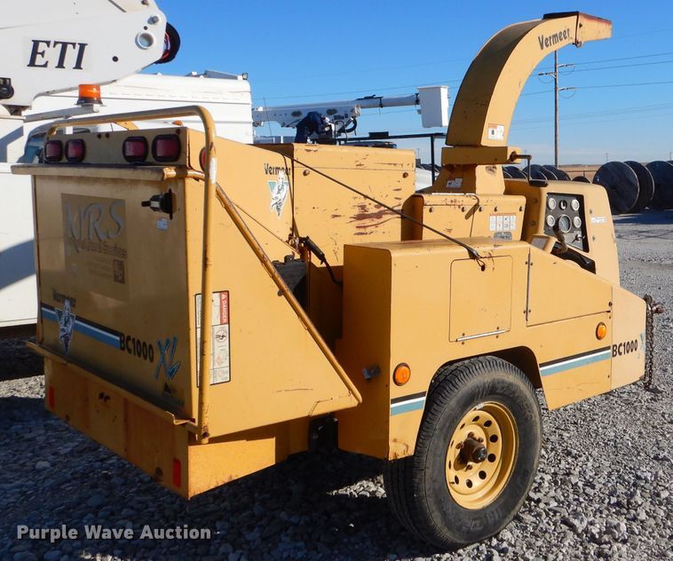 image for item GB9618 2004 Vermeer BC1000XL wood chipper