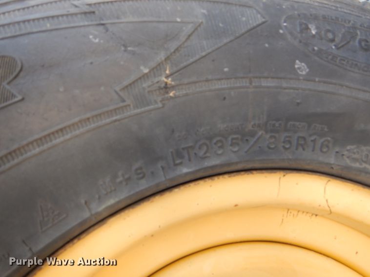 image for item GB9618 2004 Vermeer BC1000XL wood chipper