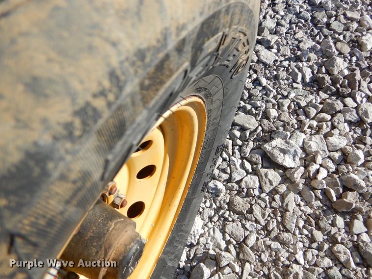 image for item GB9618 2004 Vermeer BC1000XL wood chipper