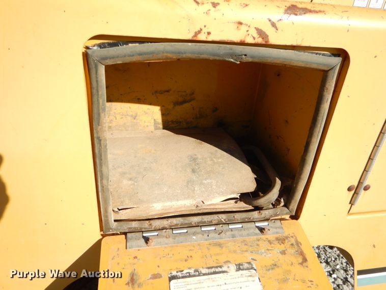 image for item GB9618 2004 Vermeer BC1000XL wood chipper