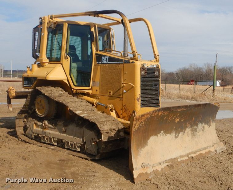 image for item GB9702 2004 Caterpillar D5N XL dozer