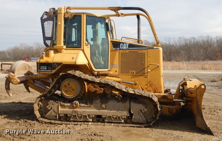 image for item GB9702 2004 Caterpillar D5N XL dozer
