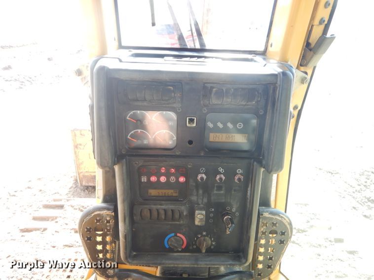 image for item GB9702 2004 Caterpillar D5N XL dozer