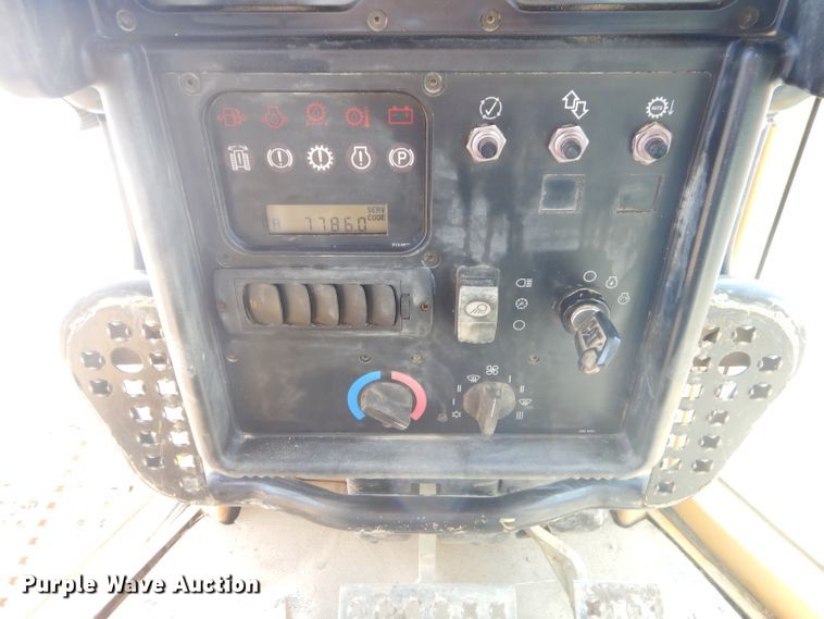 image for item GB9702 2004 Caterpillar D5N XL dozer