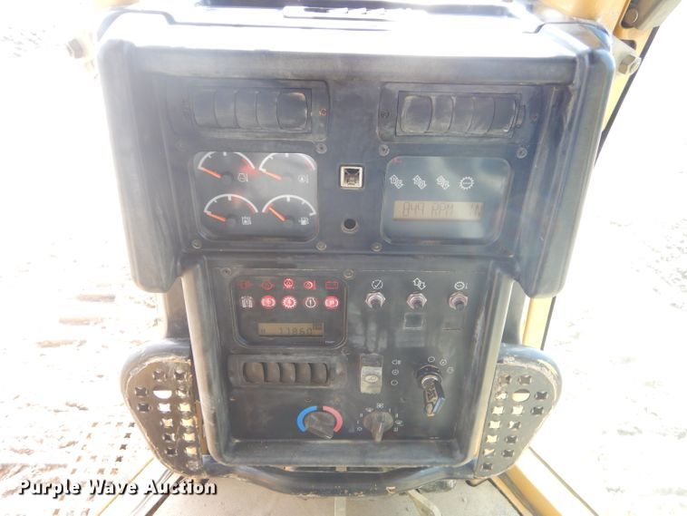 image for item GB9702 2004 Caterpillar D5N XL dozer