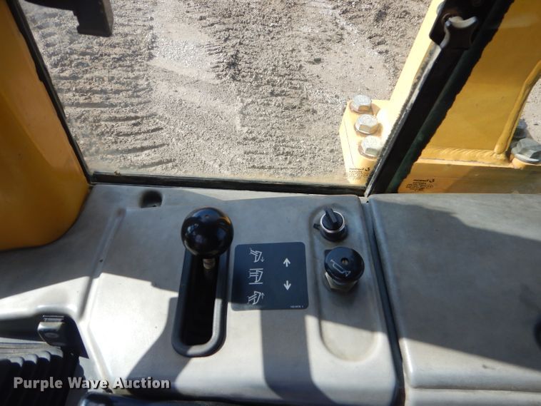 image for item GB9702 2004 Caterpillar D5N XL dozer
