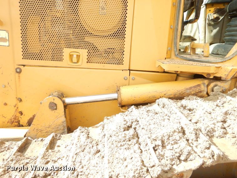 image for item GB9702 2004 Caterpillar D5N XL dozer