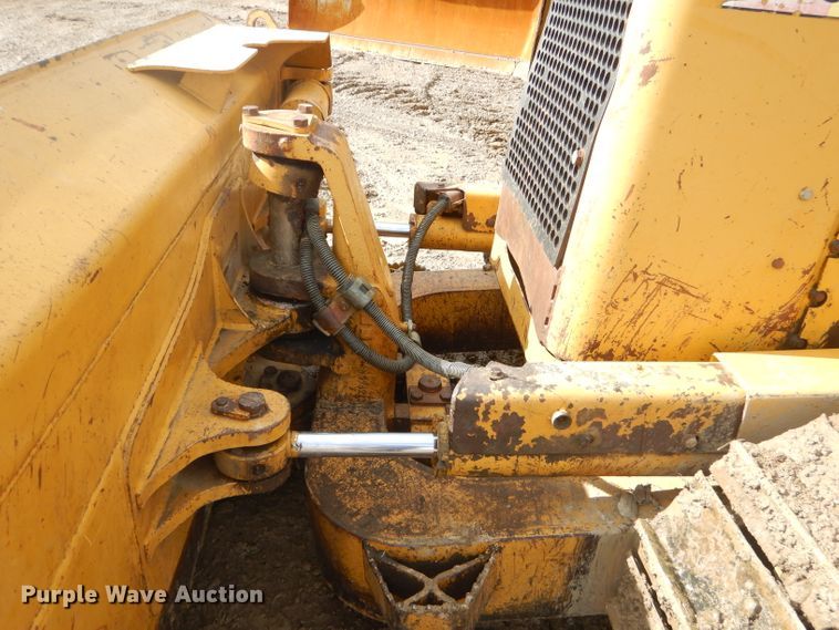 image for item GB9702 2004 Caterpillar D5N XL dozer