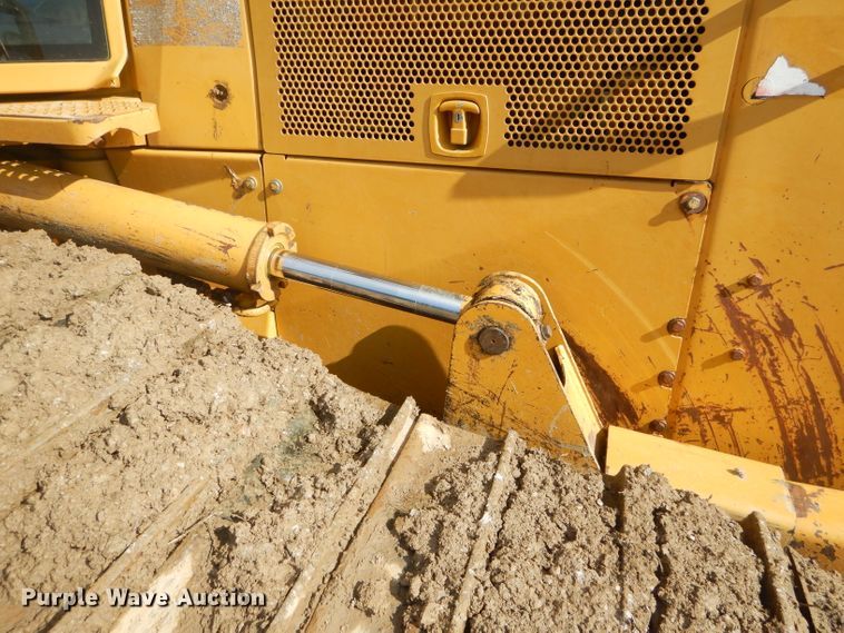image for item GB9702 2004 Caterpillar D5N XL dozer