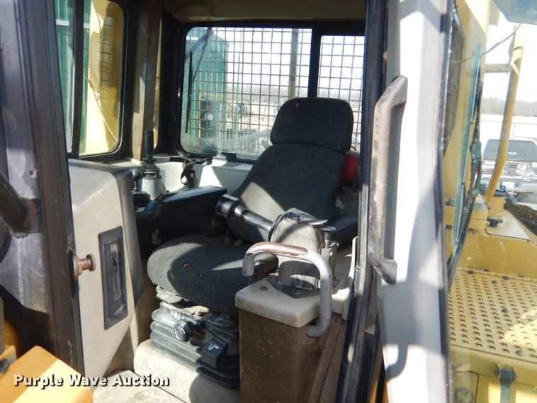 image for item GB9703 2005 Caterpillar D6R XW Series II dozer
