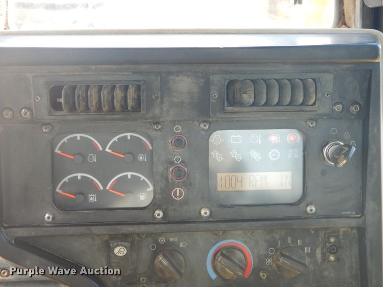 image for item GB9703 2005 Caterpillar D6R XW Series II dozer