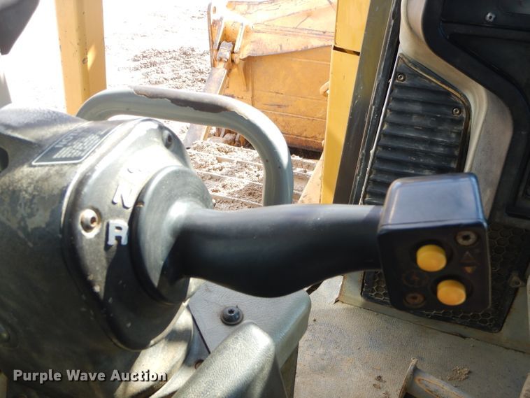 image for item GB9703 2005 Caterpillar D6R XW Series II dozer