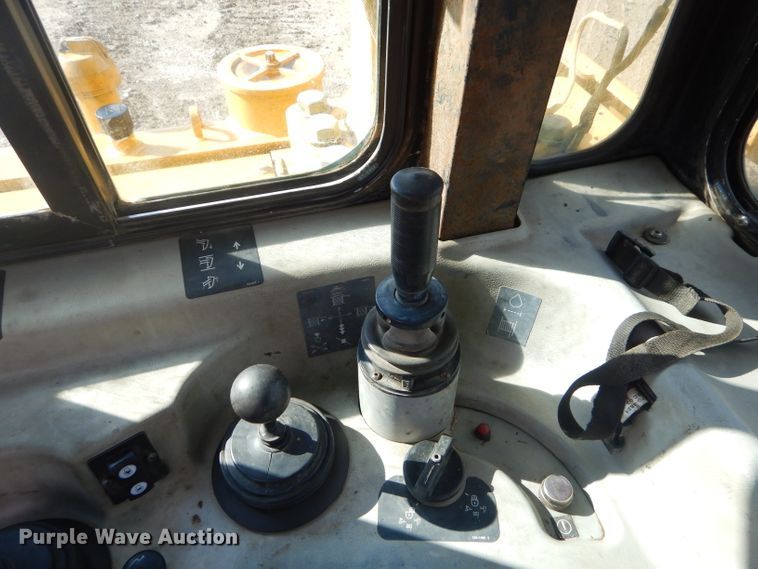 image for item GB9703 2005 Caterpillar D6R XW Series II dozer