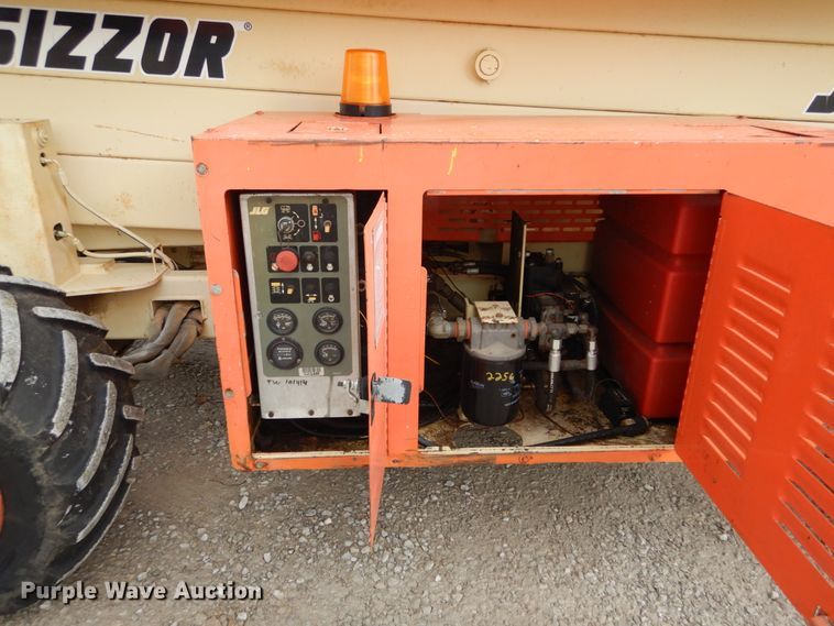 image for item GC9481 JLG 33RTS scissor lift