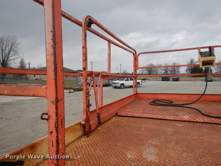 image for item GC9481 JLG 33RTS scissor lift