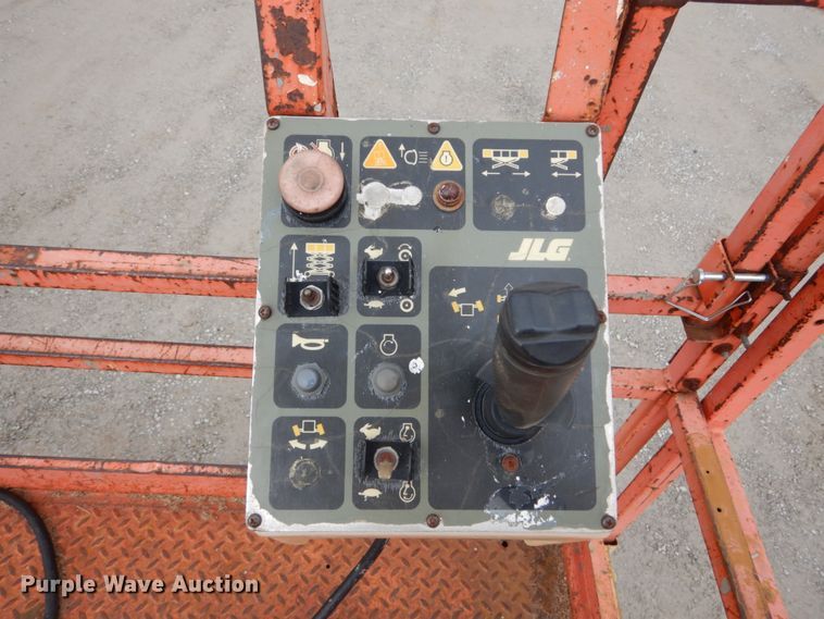 image for item GC9481 JLG 33RTS scissor lift