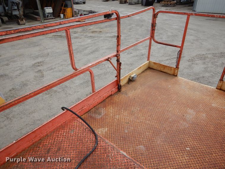 image for item GC9481 JLG 33RTS scissor lift