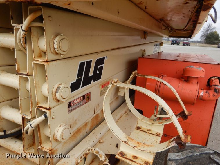 image for item GC9481 JLG 33RTS scissor lift