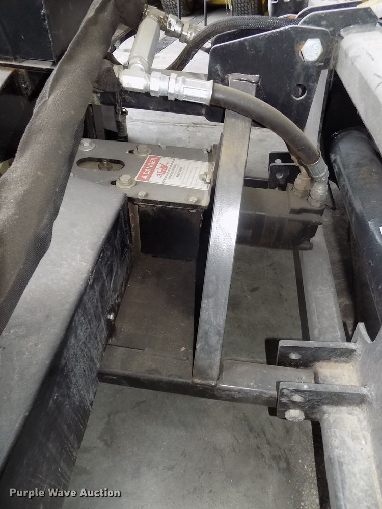 image for item H1252 Sheyene Tooling Black Max 600L skid steer snow blower