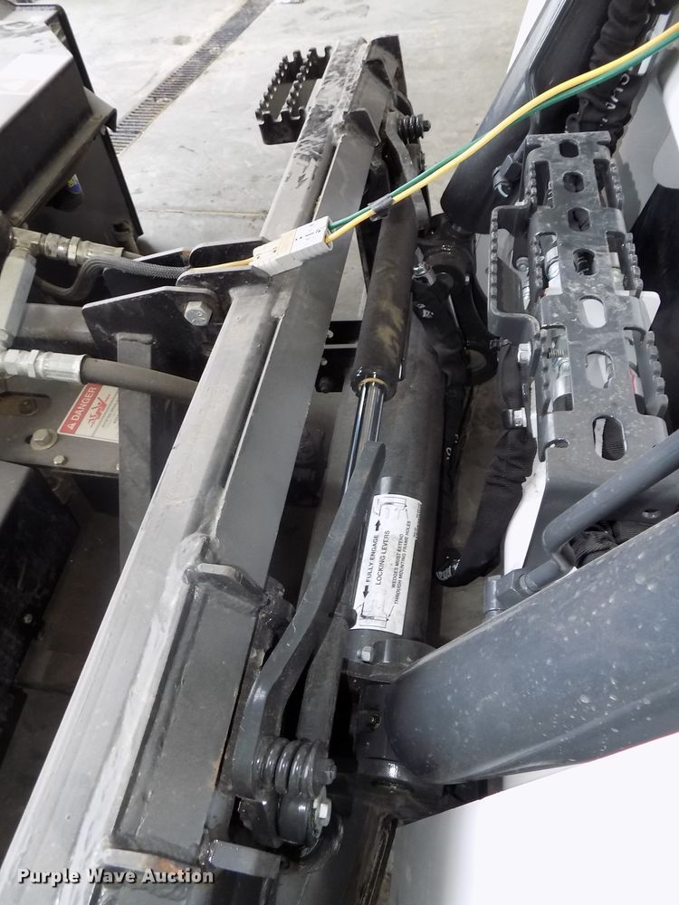 image for item H1252 Sheyene Tooling Black Max 600L skid steer snow blower