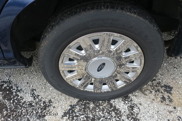 image for item DB10061 2005 Ford Crown Victoria Police Interceptor