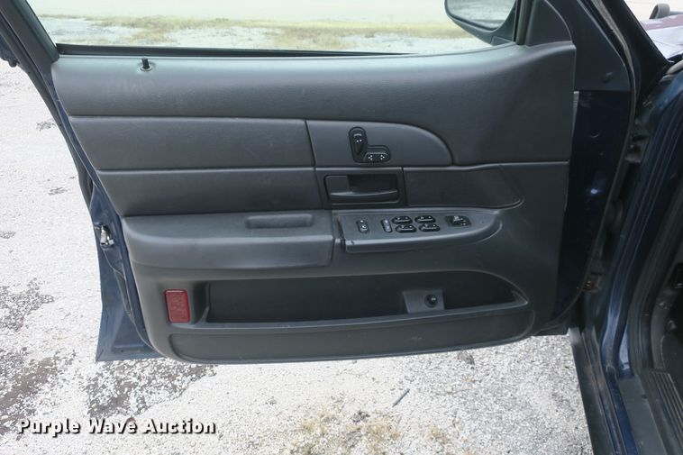 image for item DB10061 2005 Ford Crown Victoria Police Interceptor