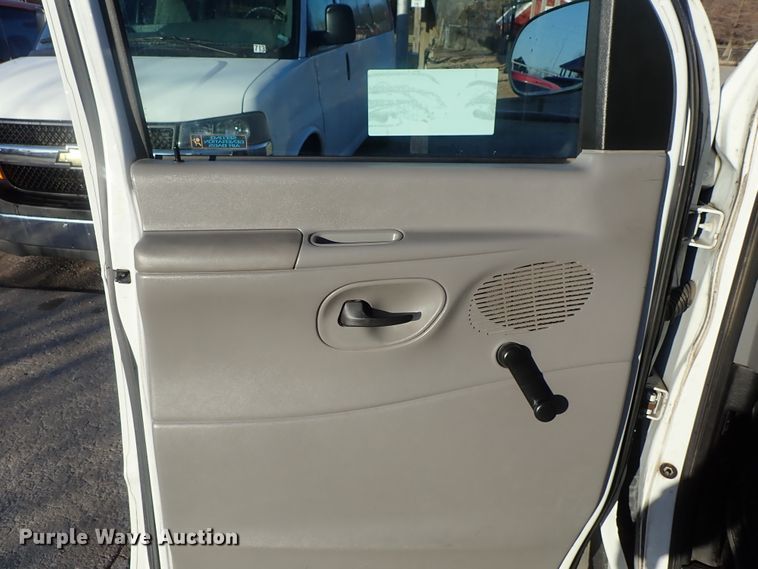 image for item DC3340 1998 Ford Club Wagon van