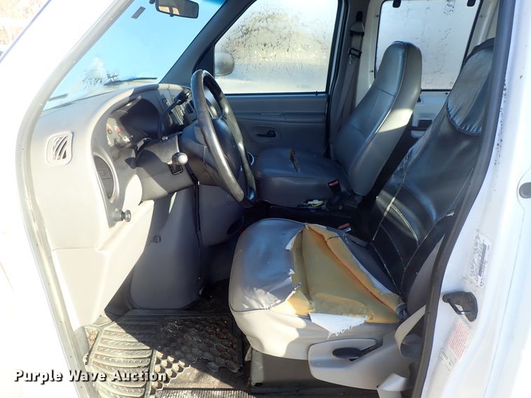 image for item DC3340 1998 Ford Club Wagon van