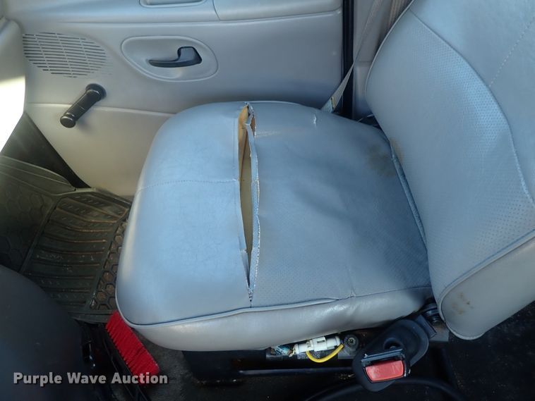 image for item DC3340 1998 Ford Club Wagon van