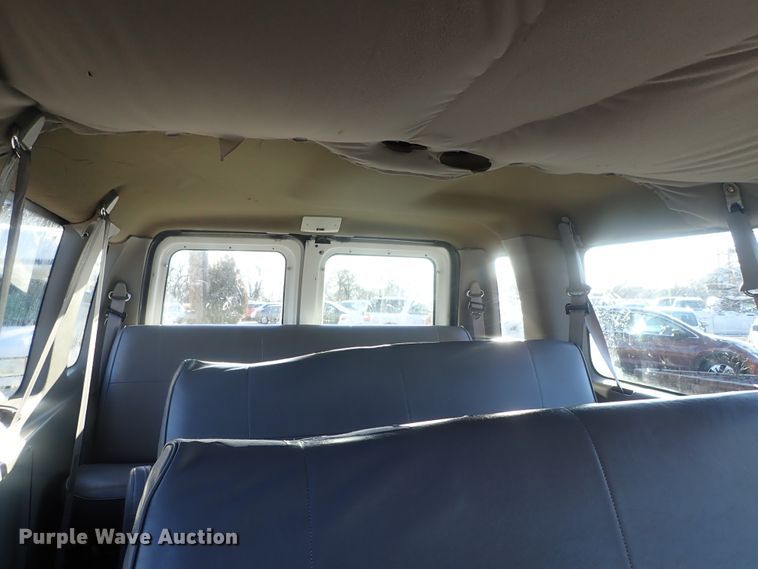 image for item DC3340 1998 Ford Club Wagon van