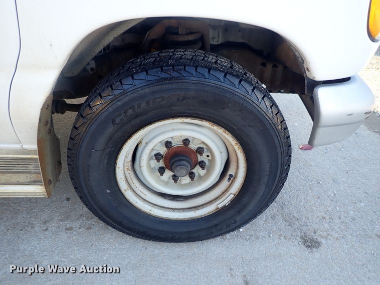 image for item DC3340 1998 Ford Club Wagon van