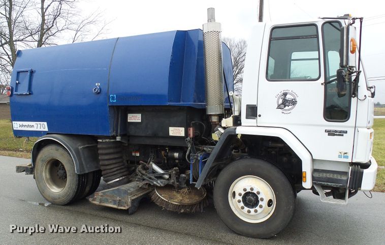 image for item DD1996 2003 Freightliner FC70 street sweeper truck