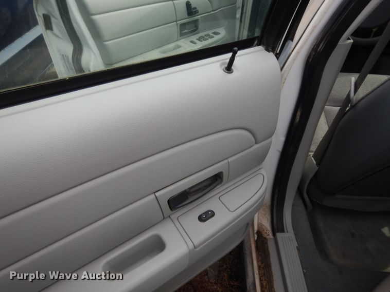 image for item DE4320 2005 Ford Crown Victoria Police Interceptor