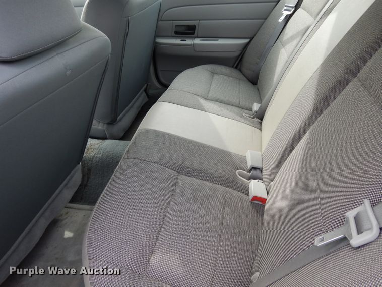 image for item DE4320 2005 Ford Crown Victoria Police Interceptor