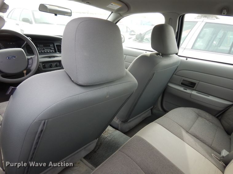 image for item DE4320 2005 Ford Crown Victoria Police Interceptor