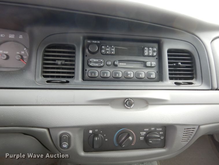 image for item DE4320 2005 Ford Crown Victoria Police Interceptor