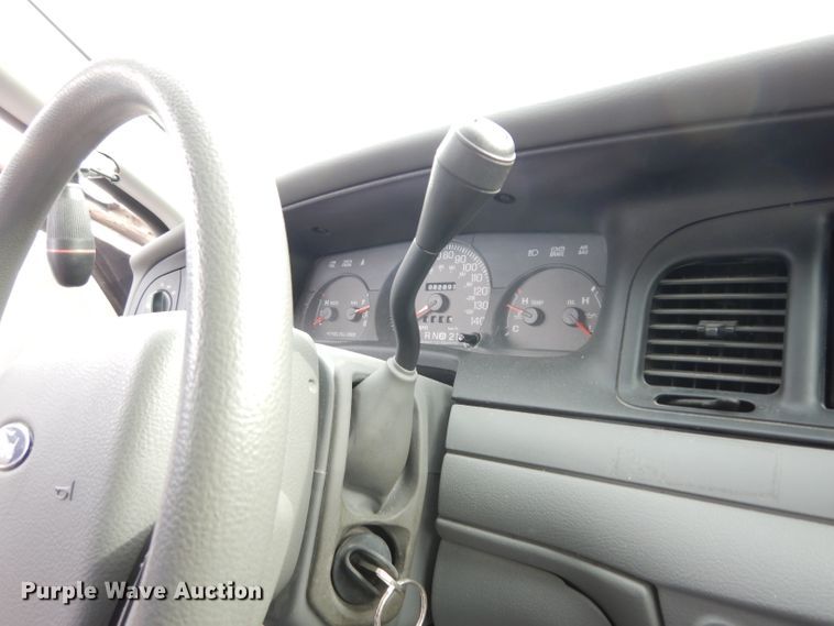 image for item DE4320 2005 Ford Crown Victoria Police Interceptor